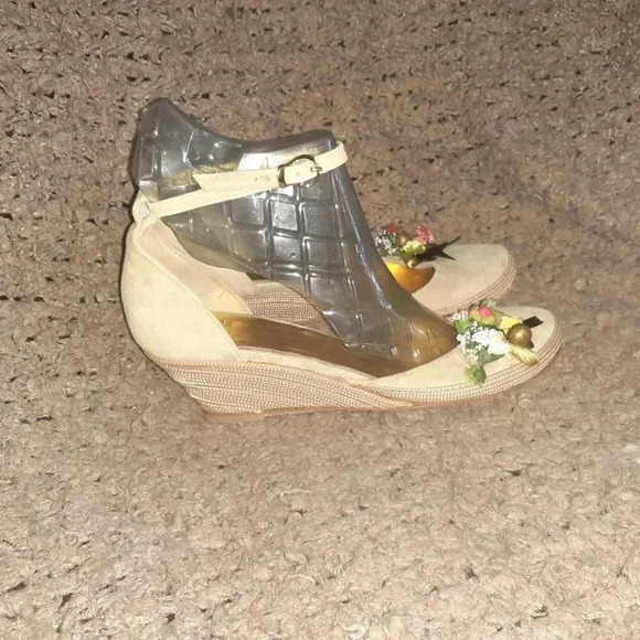 HEYRAUD 1921-Embellished Beige Suede-Flowers/Bells-Wedge-Sz 37-Excellent - Picture 4 of 7